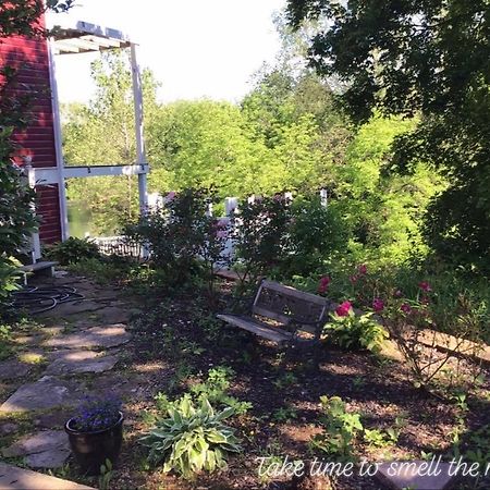 Plain & Fancy Bed & Breakfast Ironton Экстерьер фото