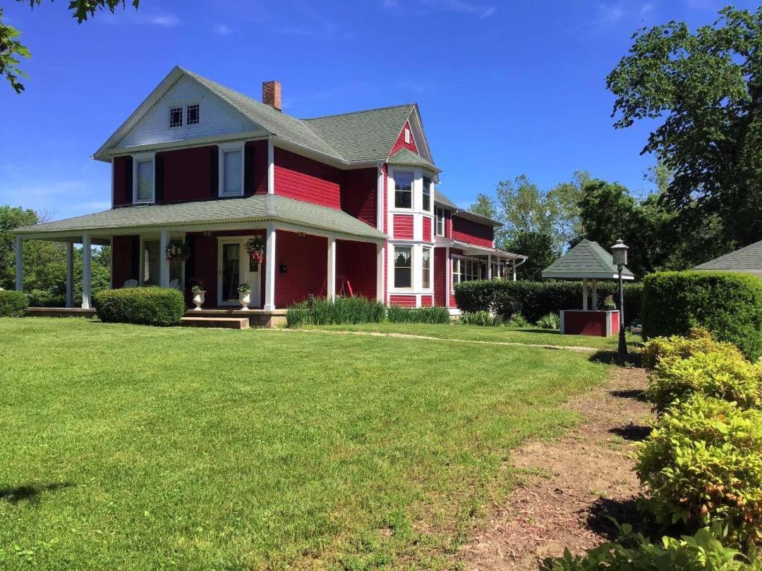Plain & Fancy Bed & Breakfast Ironton Экстерьер фото